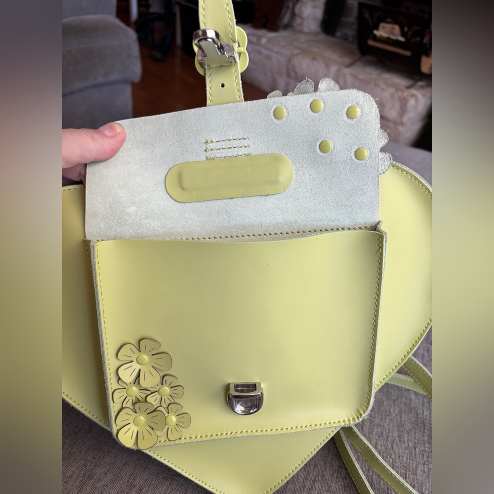 EUC Doc Marten’s Heart Bag - Picture 5 of 16